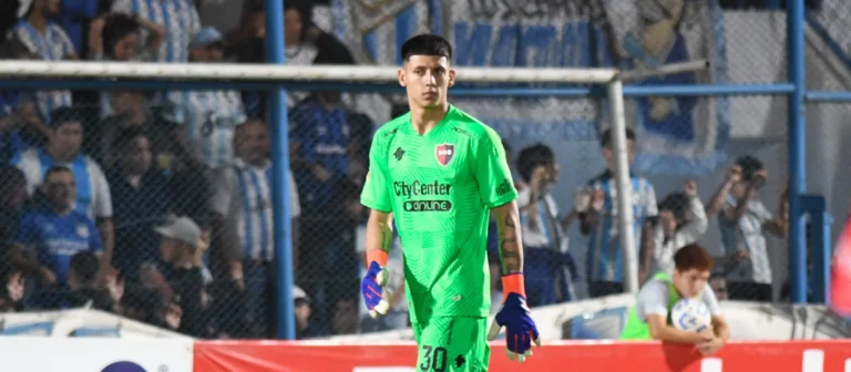 Eduardo Kudelka, director técnico de Newell's Old Boys, durante un partido.