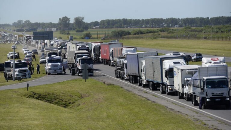 Trabajos de reparación en la Ruta Nacional A012, provincia de Santa Fe