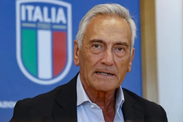 Gabriele Gravina, presidente de la Federación Italiana de Fútbol, en una conferencia de prensa.
