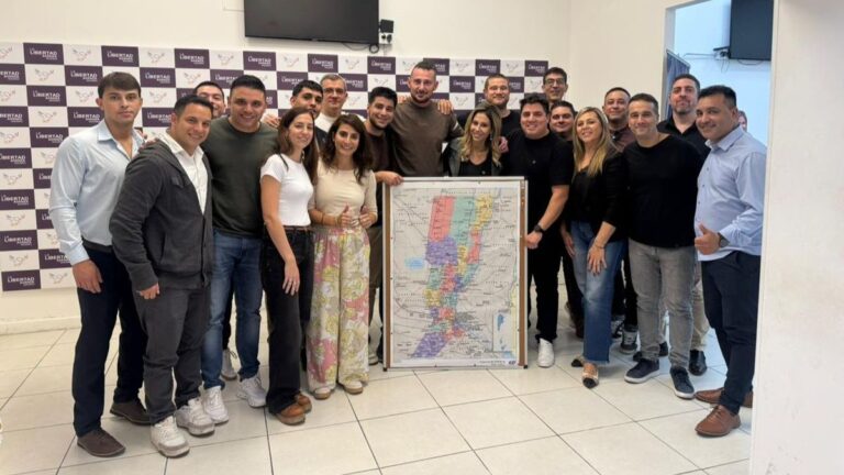 Romina Diez durante reunión de La Libertad Avanza en Rosario