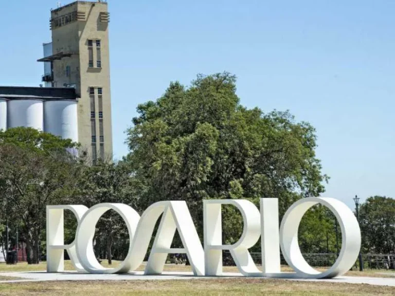 Vista de la costa y actividades turísticas en Rosario durante el fin de semana largo