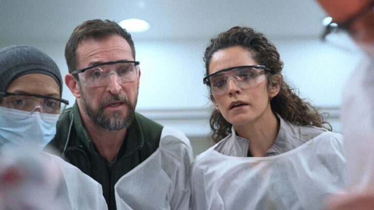 Imagen promocional de la serie The Pitt con algunos de sus personajes principales.