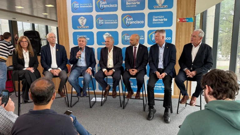 Autoridades en la reunión del Gabinete Productivo de la Región Centro en San Francisco, Córdoba.