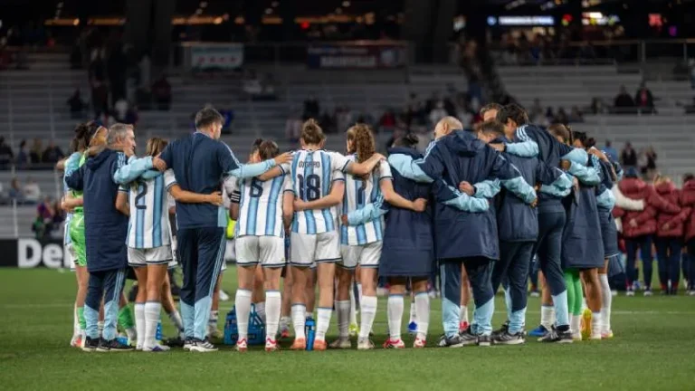 Integrantes de la Selección Argentina Femenina de fútbol durante un partido oficial.