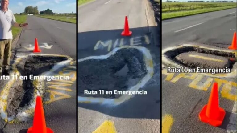 Transportista marcando con pintura amarilla un bache en la Ruta Nacional 11, con nombres de políticos escritos en el asfalto.