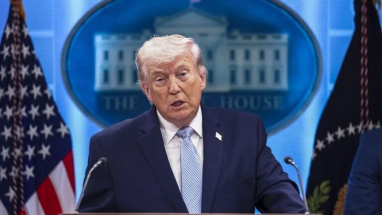 Donald Trump durante una conferencia de prensa.