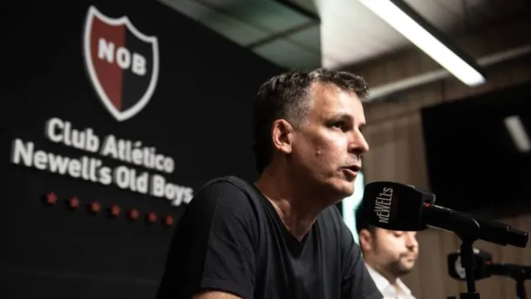 Ignacio Boero, presidente de Newell's Old Boys, en conferencia de prensa