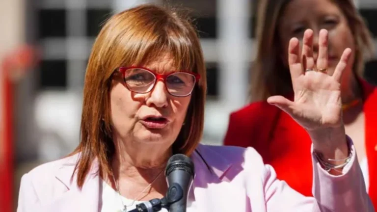 Patricia Bullrich en declaraciones a la prensa