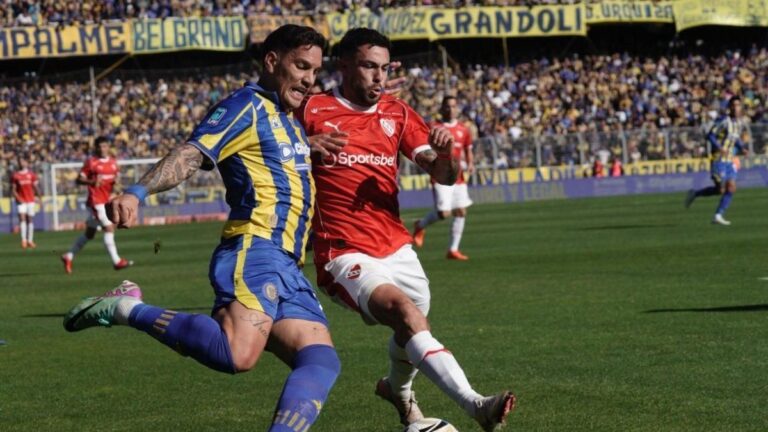 Ángel Di María celebrando el gol del empate de Rosario Central ante Independiente