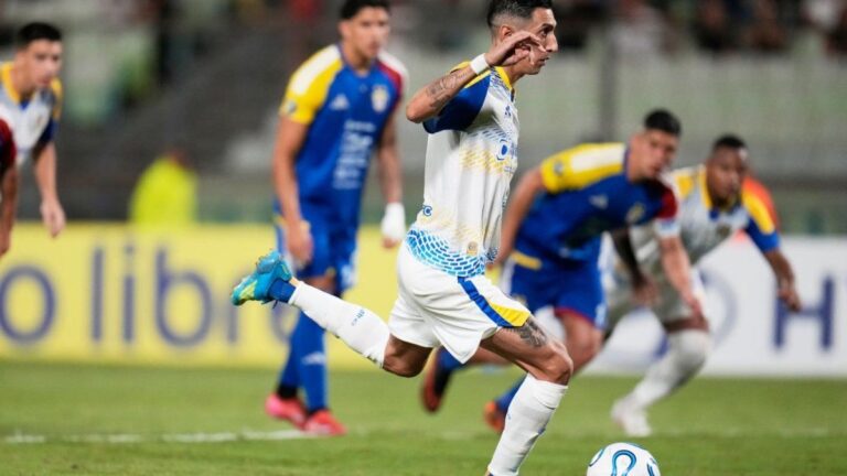 Estadio Gigante de Arroyito durante el partido de Central ante Libertad por la Copa Libertadores