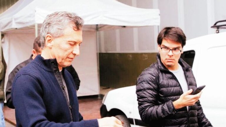 Manuel Adorni en conferencia de prensa