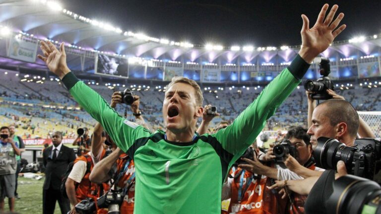 Manuel Neuer, arquero de la selección alemana, durante un partido