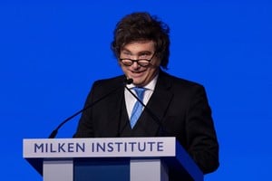 Javier Milei hablando en un evento