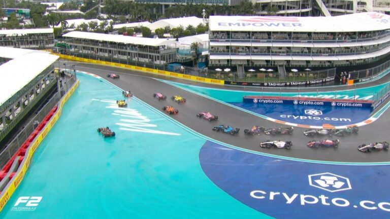 Nicolás Varrone en carrera de Fórmula 2 bajo la lluvia en Miami