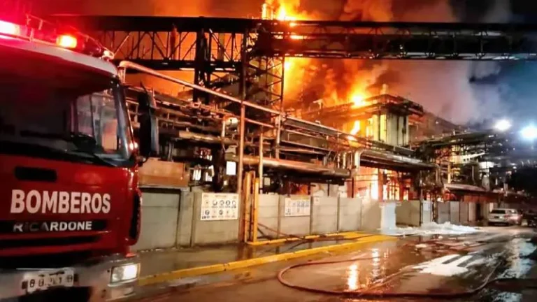Incendio en planta de Vicentin en Ricardone con presencia de hexano